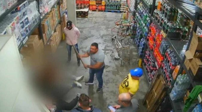 Polícia indicia sete por tortura a suspeitos de furtar picanha em mercado Polícia indicia sete por tortura a suspeitos de furtar picanha em mercado