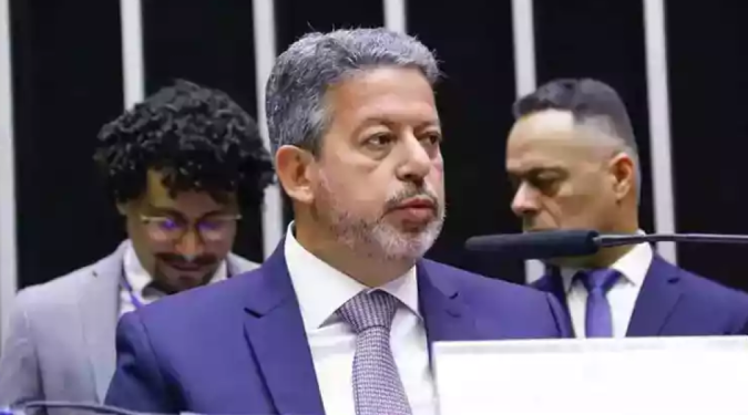 Lira negocia 150 votos na PEC por comando do Ministério da Saúde Lira negocia 150 votos na PEC por comando do Ministério da Saúde