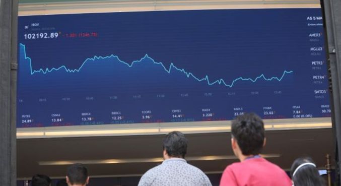 Empresas perdem R$ 652 bi em valor de mercado desde as eleições Empresas perdem R$ 652 bi em valor de mercado desde as eleições