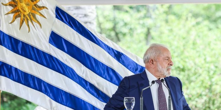 No Uruguai, Lula defende acordo entre China e Mercosul No Uruguai, Lula defende acordo entre China e Mercosul
