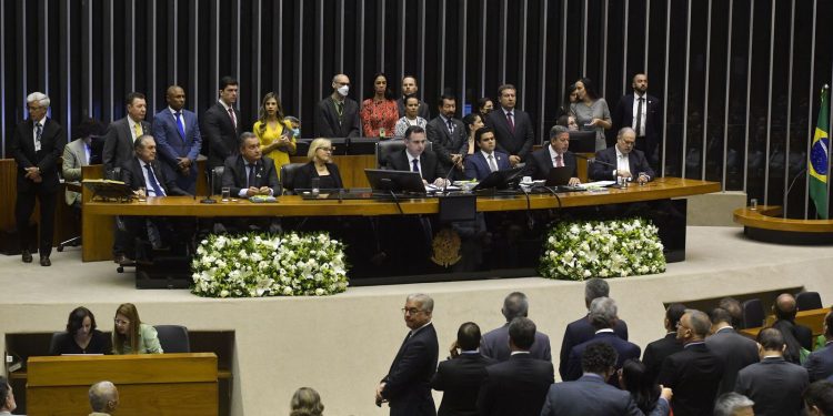 Congresso abre ano legislativo com discursos em defesa da democracia Congresso abre ano legislativo com discursos em defesa da democracia