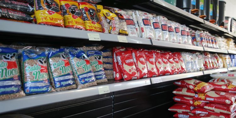 Custo da cesta básica em janeiro sobe no Nordeste e cai no Sul Custo da cesta básica em janeiro sobe no Nordeste e cai no Sul