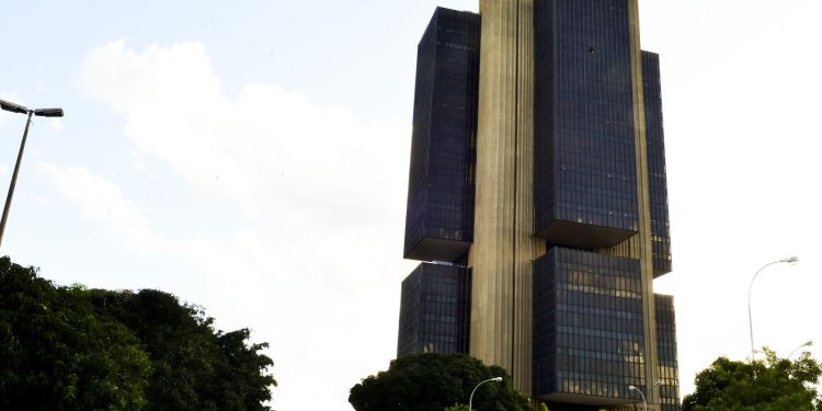 Entidades do setor produtivo fazem ressalva a juros altos Entidades do setor produtivo fazem ressalva a juros altos