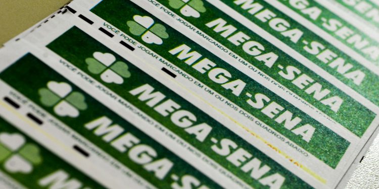 Mega-Sena sorteia neste sábado prêmio de R$ 135 milhões Mega-Sena sorteia neste sábado prêmio de R$ 135 milhões