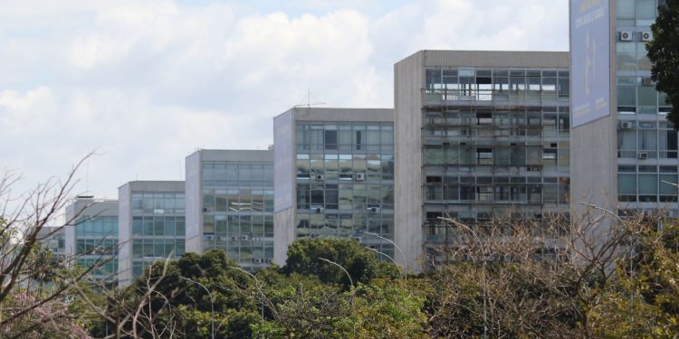 Mesa de negociação permanente com servidores públicos é retomada Mesa de negociação permanente com servidores públicos é retomada