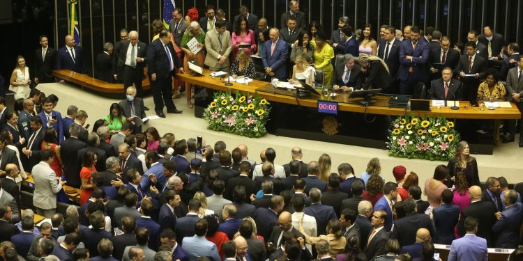 Parlamentares tomam posse na Câmara dos Deputados Parlamentares tomam posse na Câmara dos Deputados
