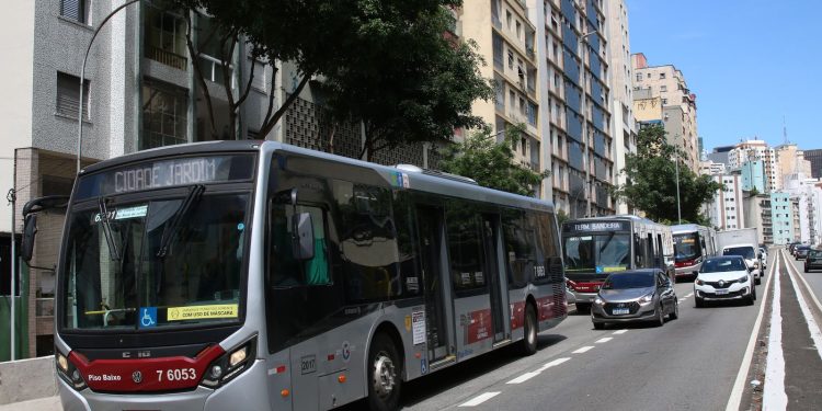 São Paulo: idosos usam Bilhete Único para acesso gratuito a ônibus São Paulo: idosos usam Bilhete Único para acesso gratuito a ônibus